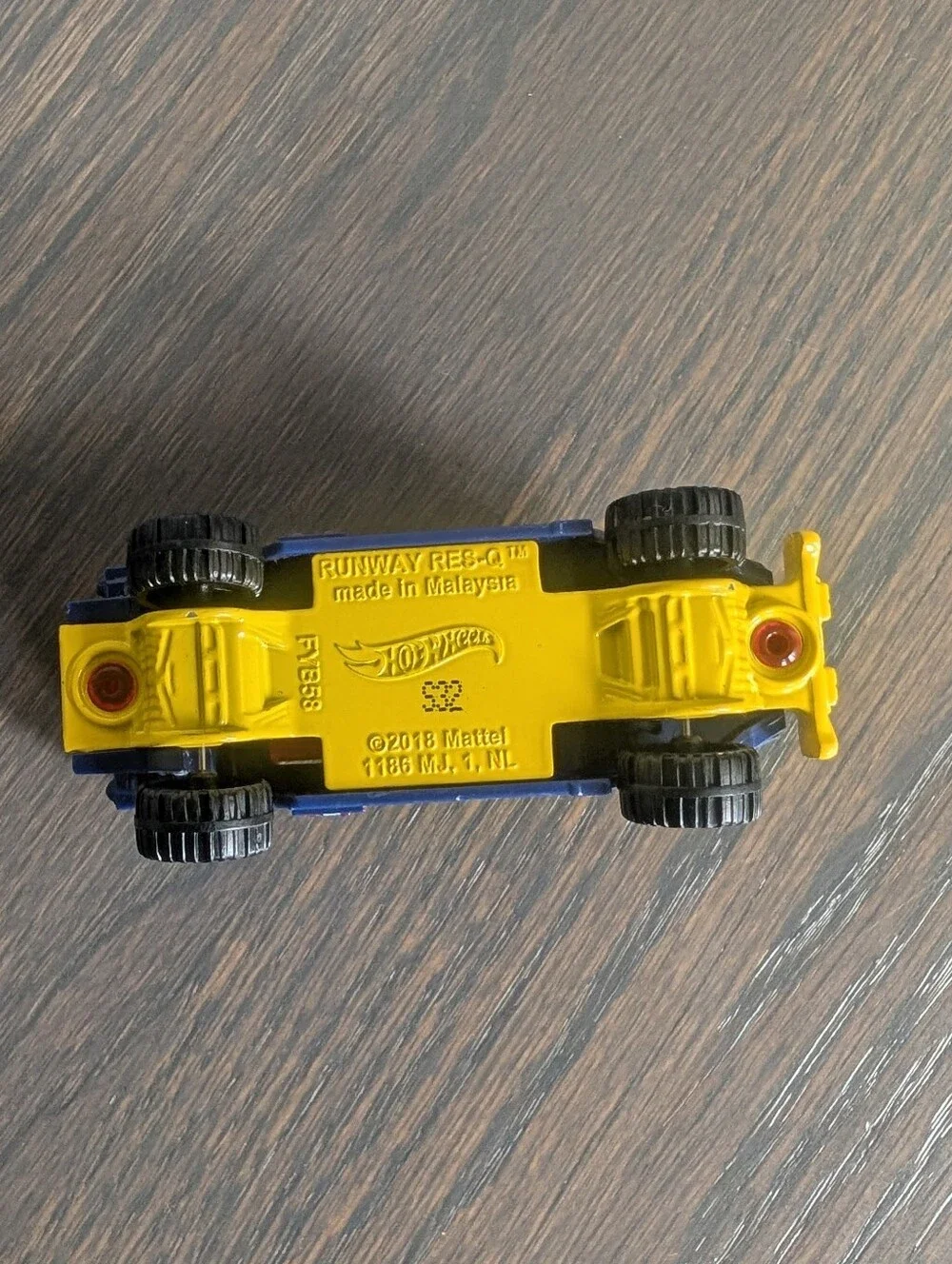 Hot Wheels Runway Res-Q First Response Truck Blue Yellow 2018